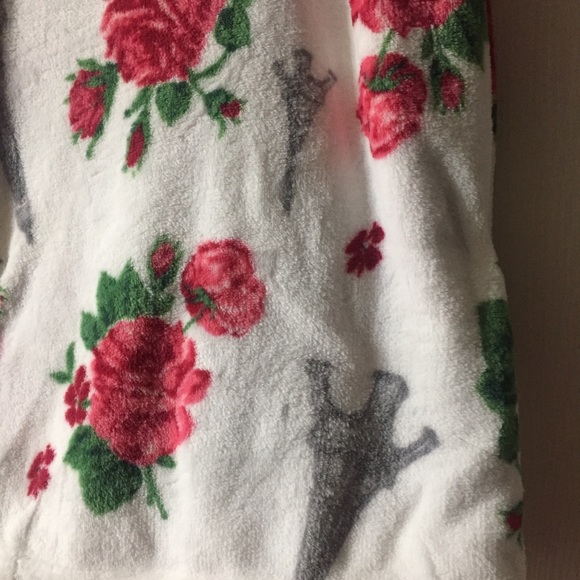 Betsy Johnson throw, NWT - Picture 7 of 7